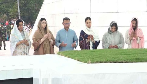 মা-বাবার কবর জিয়ারত করলেন প্রধানমন্ত্রী