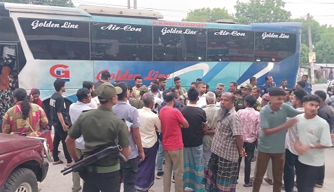 অতিরিক্ত ভাড়া নেওয়ায় গোল্ডেন লাইন পরিবহনকে ৫০ হাজার টাকা জরিমানা