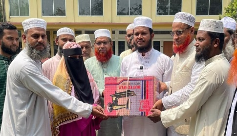 কাপাসিয়ায় এমপির উদ্যোগে ২০ পরিবারের মাঝে সেলাই মেশিন বিতরণ