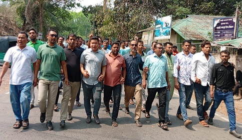 কাপ্তাইয়ে সরকারি চাল ও এডিবি প্রকল্পে অনিয়মের প্রতিবাদে ছাত্রদল-যুবদলের বিক্ষোভ