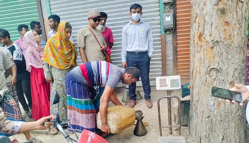 ফরিদপুরে অবৈধভাবে পেট্রোল মজুদ ও কারসাজি, ব্যবসায়ীকে জরিমানা