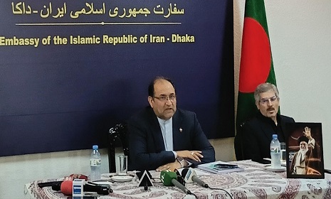 ‘ডোনাল্ড ট্রাম্প ইরান যুদ্ধ থেকে পালাবার পথ খুঁজছেন’