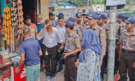 ফুটপাত-সড়ক দখলমুক্তে ডিএমপির অভিযান