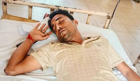 কালীগঞ্জে সরকারি মাহতাবউদ্দিন কলেজে অফিস সহায়ককে মারধর, হাসপাতালে ভর্তি