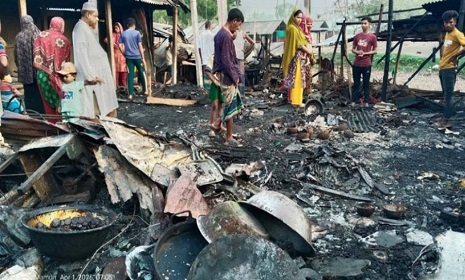 নড়াইলে অগ্নিকাণ্ডে চার দোকান পুড়ে ছাই