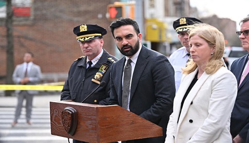 নিউ ইয়র্কে অপরাধীর বদলে বন্দুককে দায়ী করায় সমালোচনার মুখে মামদানি