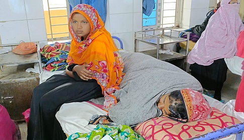 স্বামী-স্ত্রীকে মারপিট করে বেঁধে রেখে ৩টি ট্রান্সফর্মার লুট