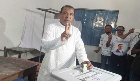 ভোট দিলেন বিএনপি প্রার্থী বাদশা