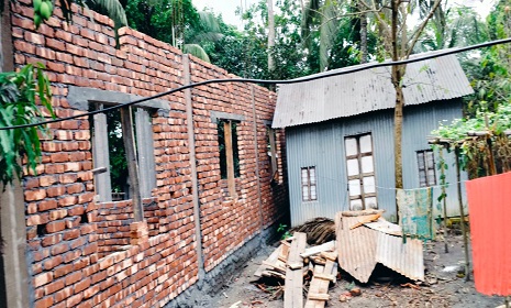 নগরকান্দায় জমি নিয়ে বিরোধ, আদালতের নিষেধাজ্ঞা অমান্যের অভিযোগে উত্তেজনা