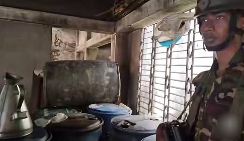 সাতক্ষীরায় চেয়ারম্যানের গোডাউন থেকে ১২০০ লিটার জ্বালানি তেল উদ্ধার