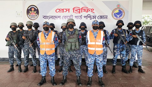 সুন্দরবন ও উপকূলীয় এলাকায় নিরাপত্তা নিশ্চিতে কোস্ট গার্ডের সাঁড়াশি অভিযান