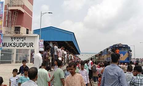 মুকসুদপুর স্টেশনে আন্তঃনগর ট্রেনের যাত্রবিরতির উদ্বোধন 