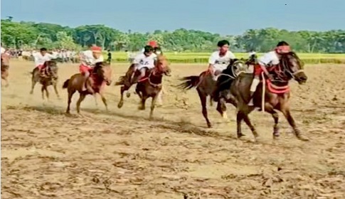 নড়াইলে বৈশাখী উৎসবে ঐতিহ্যবাহী ঘোড় দৌড়, হাজারো মানুষের ঢল 