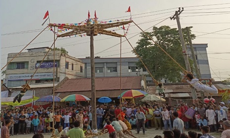 নড়াইলে জাঁকজমকপূর্ণ পরিবেশে অনুষ্ঠিত হলো চড়ক পূজা ও গ্রামীণ মেলা