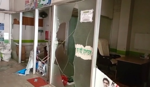 ফোড়ার অপারেশন করাতে গিয়ে রোগীর মৃত্যু, হাসপাতাল ভাঙচুর বিক্ষোভ