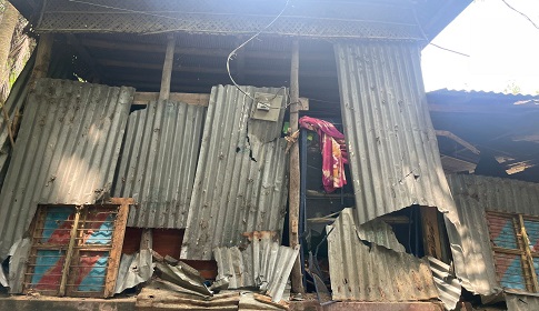 সালথায় দুই পক্ষের সংঘর্ষে বাড়িঘর ভাঙচুর, আহত ২৫