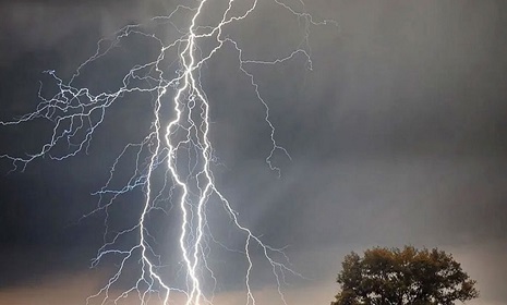 সারাদেশে বজ্রপাতে ১২ জনের মৃত্যু