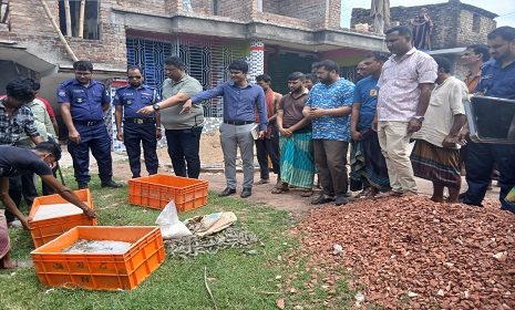 শ্যামনগরে চিংড়িতে জেলি পুশ করায় ব্যবসায়ীকে জরিমানা, চিংড়ি বিনষ্ট