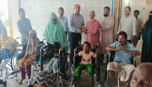 গোপালগঞ্জে ১৭ প্রতিবন্ধী পেল হুইল চেয়ার