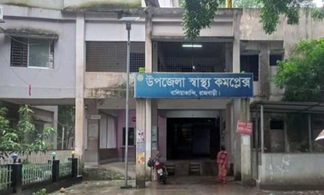 প্রতিবন্ধী অন্তঃসত্ত্বাকে ফুটপাত থেকে হসপিটালে ভর্তি করলেন ইউএনও 