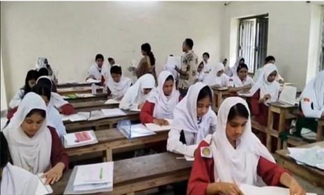 কঠোর নজরদারিতে সাতক্ষীরায় মাধ্যমিক পরীক্ষা শুরু