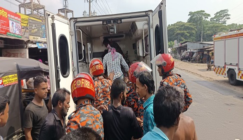 লাশবাহী অ্যাম্বুলেন্সে দুর্ঘটনা