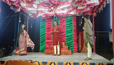 শ্যামনগরে সামাজিক যাত্রাপালা অনুষ্ঠিত