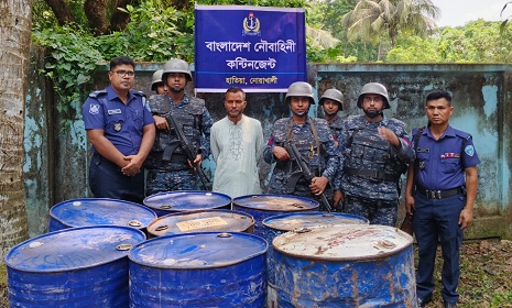 হাতিয়াতে ১৬০০ লিটার অবৈধ ডিজেল জব্দ, গ্রেপ্তার ১