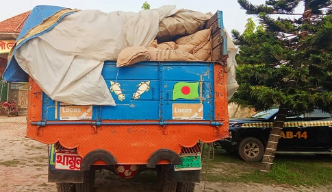 পাচারকালে খাদ্য অধিদপ্তরের ৫০০ বস্তা চাল উদ্ধার, আটক ট্রাক চালক