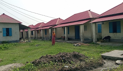 ফুলপুরে ভোগান্তিতে আশ্রয়ণ প্রকল্পের পরিবাররা