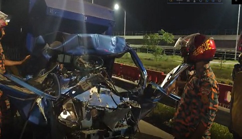 ঢাকা-মাওয়া এক্সপ্রেসওয়ের ওজন ষ্টেশনের কাছে সড়ক দুর্ঘটনায় শিশুসহ আহত ৪ 