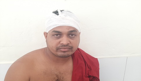 দীর্ঘদিনের চলাচলের রাস্তা বন্ধ করে নিজের সুবিধার্থে রাস্তা তৈরির চেষ্টা, সংঘর্ষে আহত ১