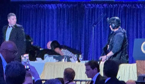 হোয়াইট হাউসের ডিনারে গুলির শব্দে সরিয়ে নেওয়া হলো ট্রাম্প দম্পতিকে