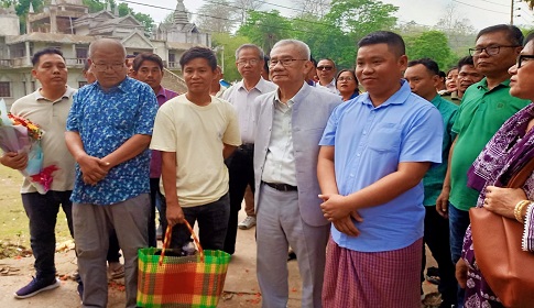 ঐতিহাসিক চিৎমরম বিহারে ধর্মীয় আচারে শামিল সন্তু লারমা