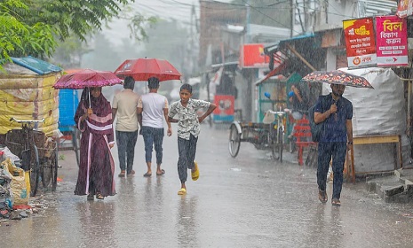 সকালে রাজধানীতে ঝুম বৃষ্টি, জনজীবনে ভোগান্তি