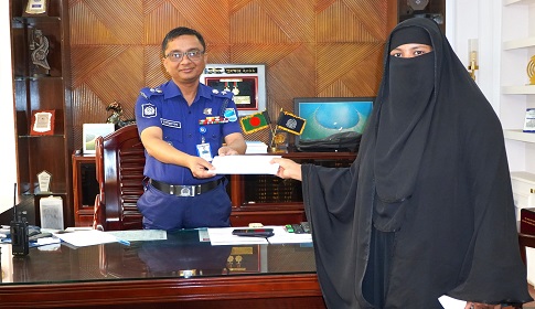 হারানো ৪৭ মোবাইল উদ্ধার, প্রকৃত মালিকদের হস্তান্তর