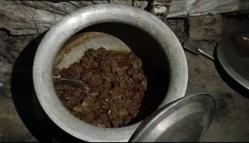 শ্যামনগরে মাছের প্রজেক্ট থেকে রান্না করা হরিণের মাংস উদ্ধার