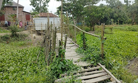গোপালগঞ্জে ৩২ পরিবার অবরুদ্ধ     