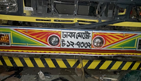 ফরিদপুরে বেপরোয়া গতিতে ট্রাকের তাণ্ডব, গণপিটুনিতে চালক নিহত