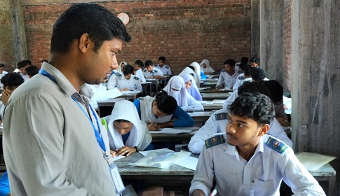 মায়ের লাশ বাড়িতে রেখে এসএসসি পরীক্ষা দিল মারুফ