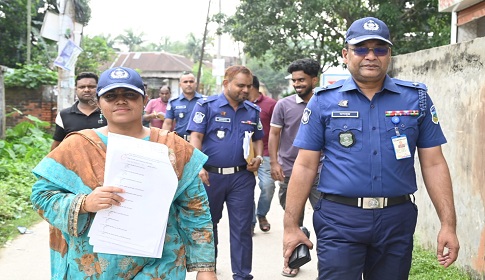 ত্রিশালে নজরুল জয়ন্তী উপলক্ষে মাঠ পরিচর্যা ও সার্বিক তদারকিতে পুলিশ 