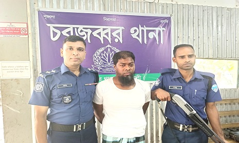 সুবর্ণচরে চিকিৎসার নামে ছাত্রীকে শ্লীলতাহানি, প্রধান শিক্ষক গ্রেপ্তার