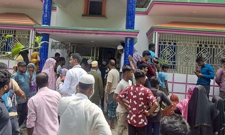 গাজীপুরে একই পরিবারের পাঁচজনকে গলা কেটে হত্যা