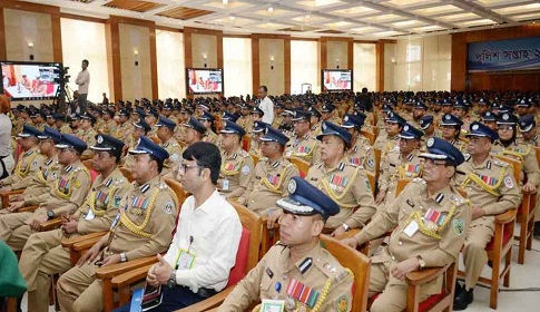 আলাদা পে-স্কেলসহ একগুচ্ছ দাবি পুলিশের