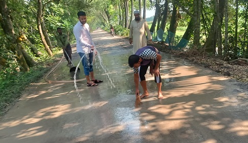 রাস্তায় মাটি ফেলে জনদুর্ভোগ সৃষ্টি করায় দুইজনের অর্থদণ্ড 