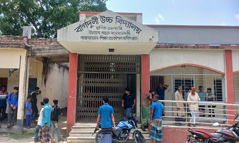 শিক্ষকের বেত্রাঘাতে হাসপাতালে ছাত্র, শিক্ষক অবরুদ্ধ 