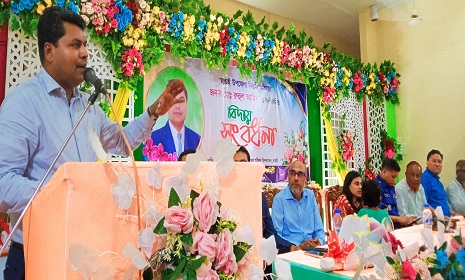 অশ্রুসিক্ত নয়নে বিদায় নিলেন কাপ্তাইয়ের প্রিয় ইউএনও রুহুল আমিন