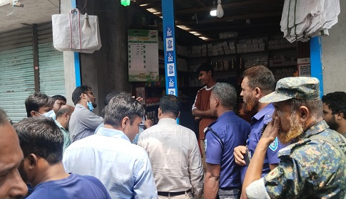 নীলফামারীতে নিষিদ্ধ পলিথিন বিরোধী অভিযানে জরিমানা
