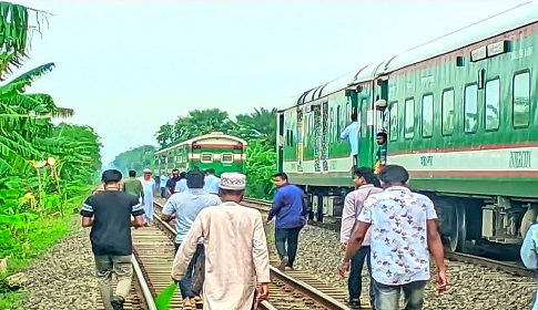 মধুমতি এক্সপ্রেসের সংযোগ হুক ছিঁড়ে বিচ্ছিন্ন ৪ বগি, ইঞ্জিনসহ চলে যায় ট্রেন