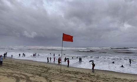 ৩ অঞ্চলে ঝড়ের আভাস, নদীবন্দরে সতর্কতা জারি